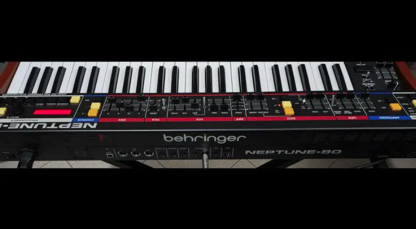 Pannello posteriore Behringer Neptune-80
