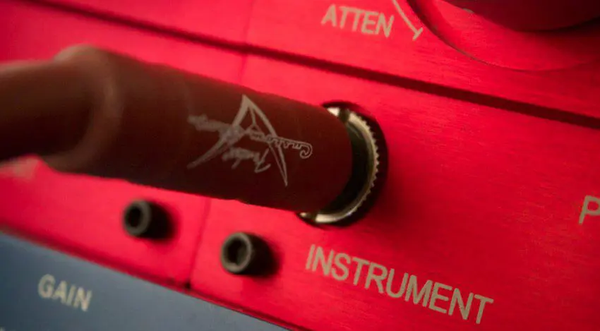 Cavo dello strumento in un ingresso Hi-Z