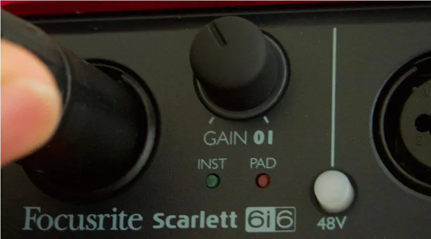 La maggior parte delle interfacce audio per principianti offre preamplificatori microfonici integrati