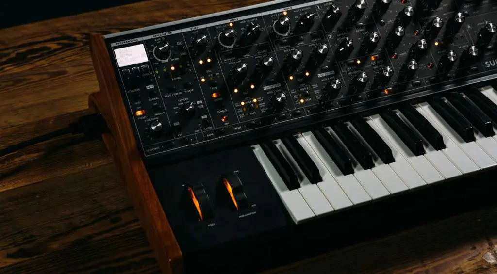 Moog Subsequent 37