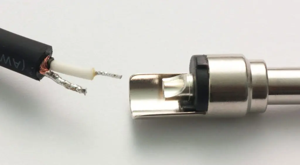 Ora potete tagliare i fili stagnati alla lunghezza desiderata