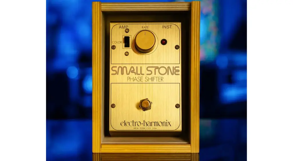 Electro-Harmonix Golden Small Stone in un'elegante confezione in legno