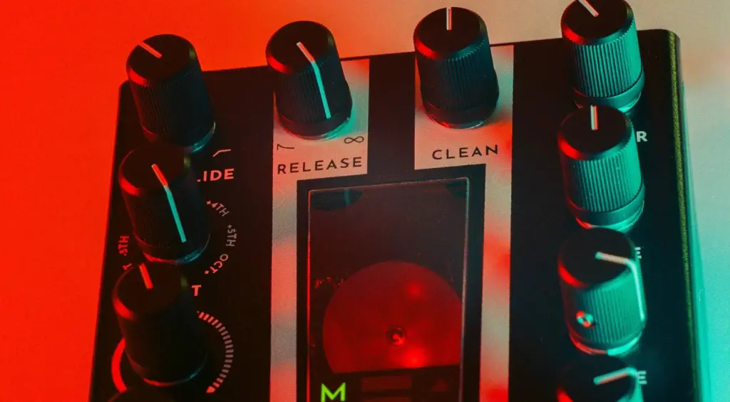 Un pedale con un motore