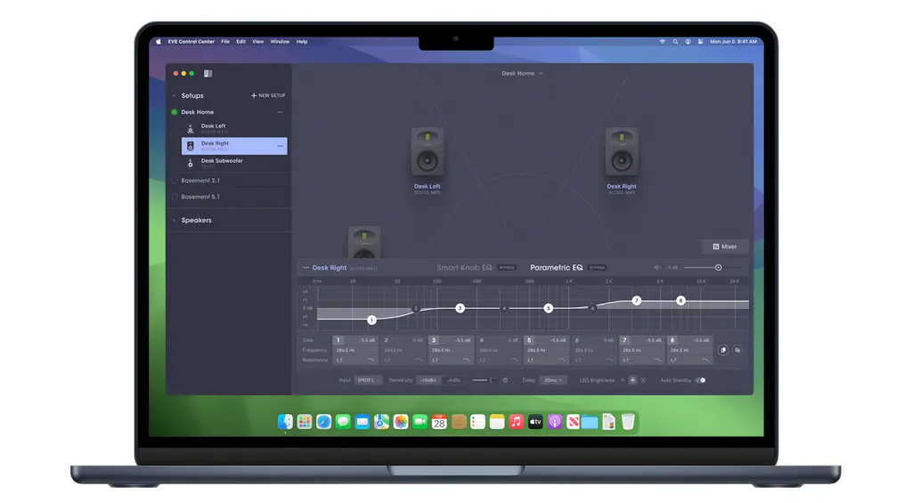 I monitor possono essere controllati tramite il software EVE Control