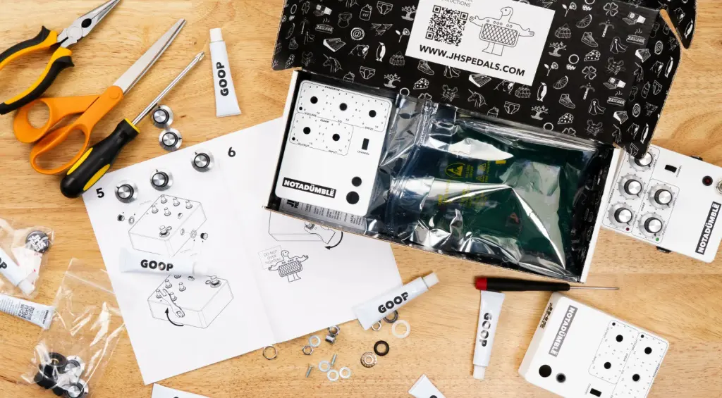 Inclusa la mitica colla Goop