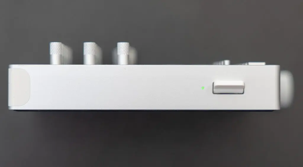 Pannello Laterale con il Pulsante On/Off