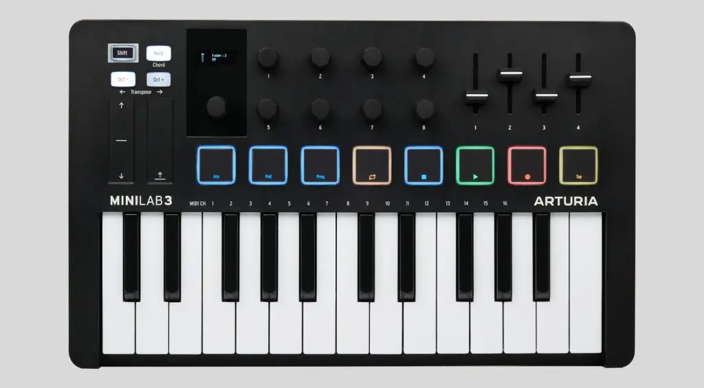 Le otto manopole rotanti sono state sostituite da quattro cursori