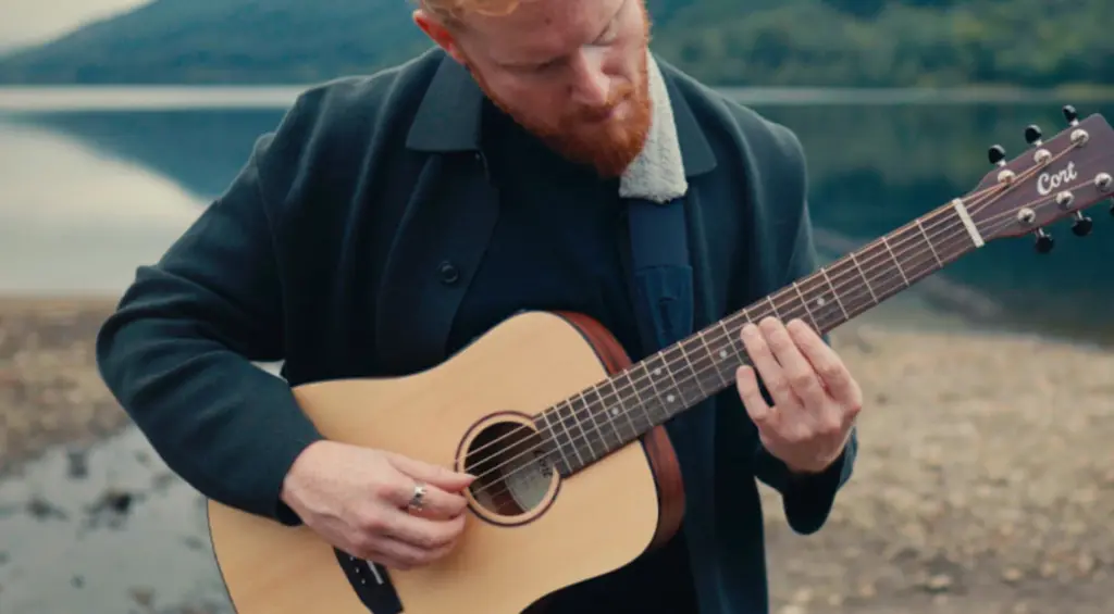 Cort Earth Go: chitarra acustica smart per busker e live looper