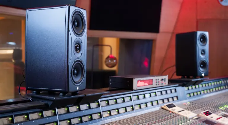 IK Multimedia iLoud Precision MKII Series: la nuova generazione di monitor da studio