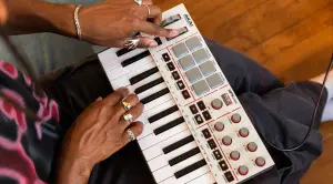 Akai Professional MPK Mini IV: il restyling più importante nella storia della serie Mini