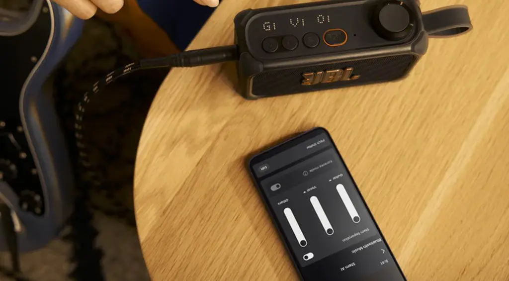 Controllo tramite l'App ufficiale JBL