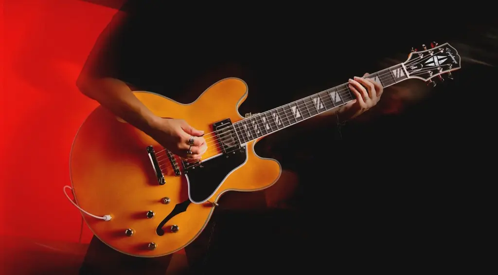 Epiphone Futura ES
