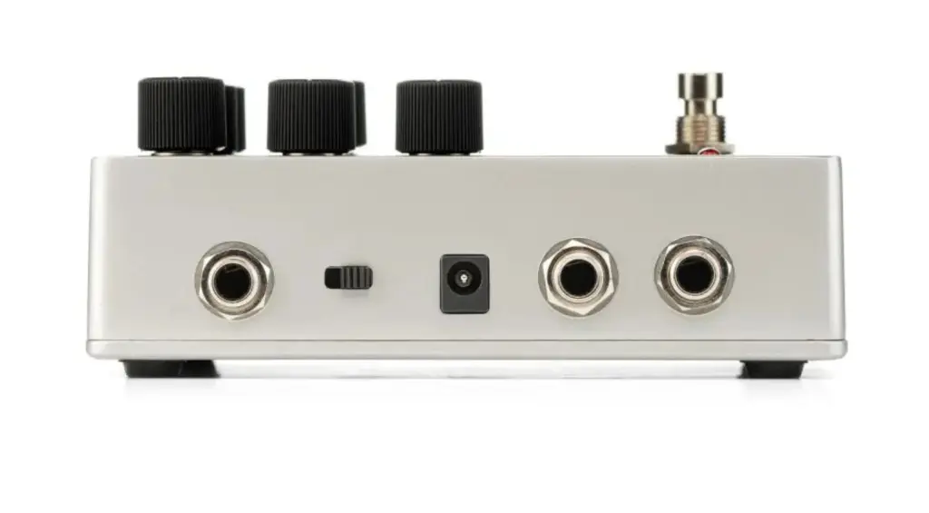 Mono in, stereo out