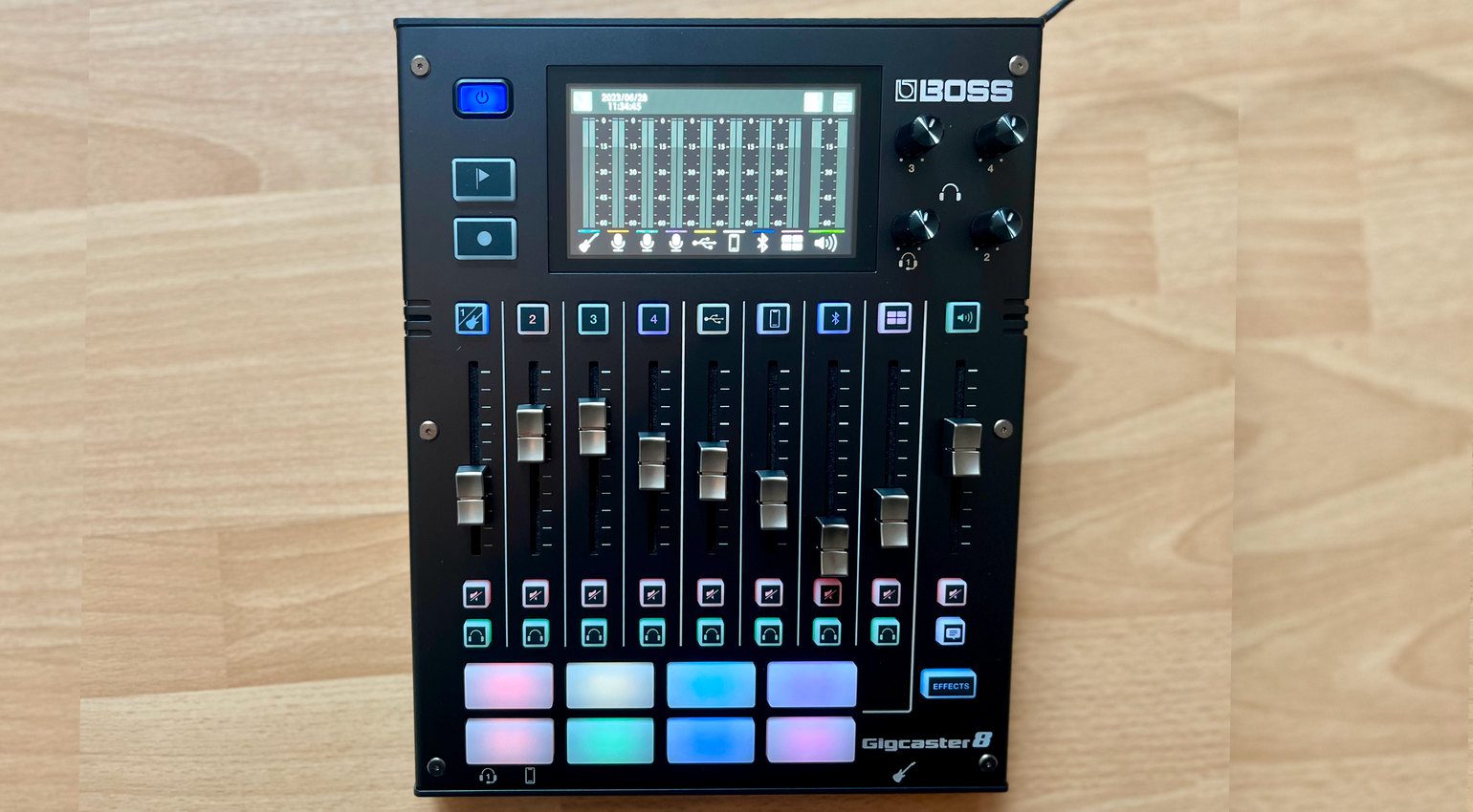 Gigcaster 8