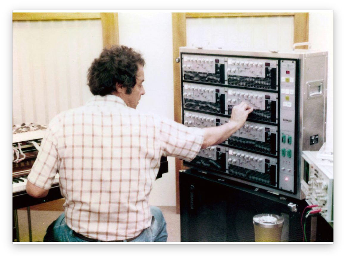 Il dottor John Chowning e il GS-1 programmer