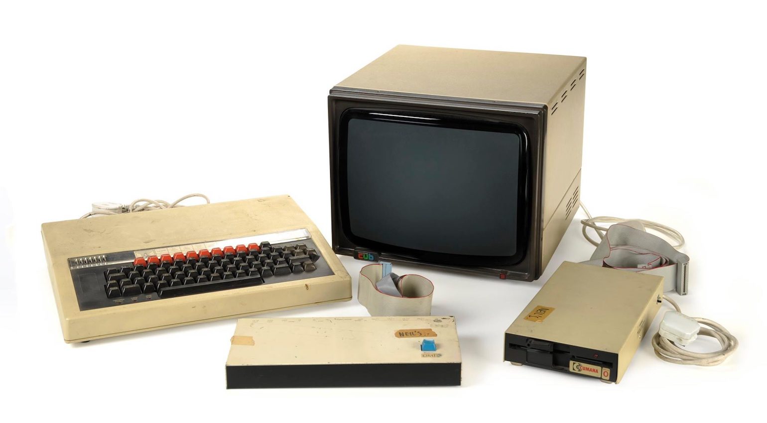 Un BBC Acorn e un sequencer UMI utilizzati da Neil Arthur di Blancmange