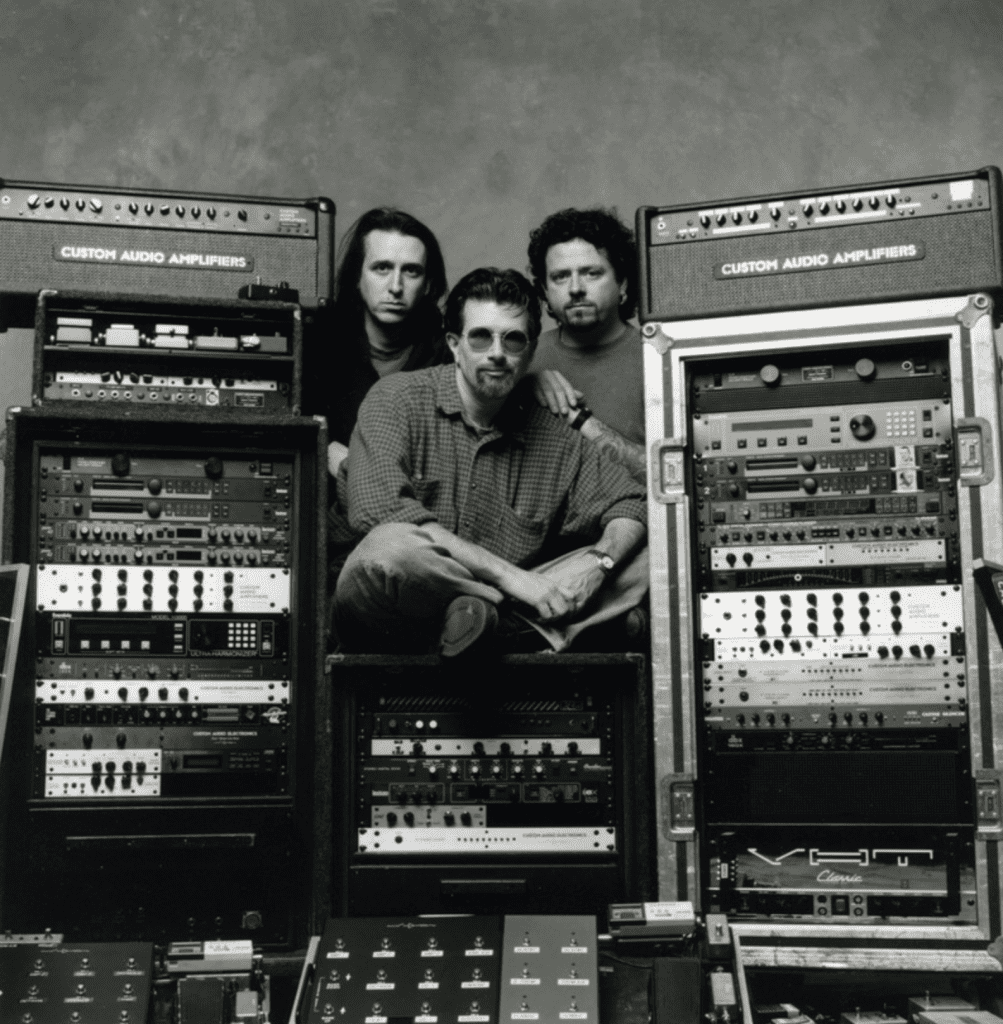 Steve Lukather, Michael Landau e Bob Bradshaw con gli iconici rack e testate Custom Audio