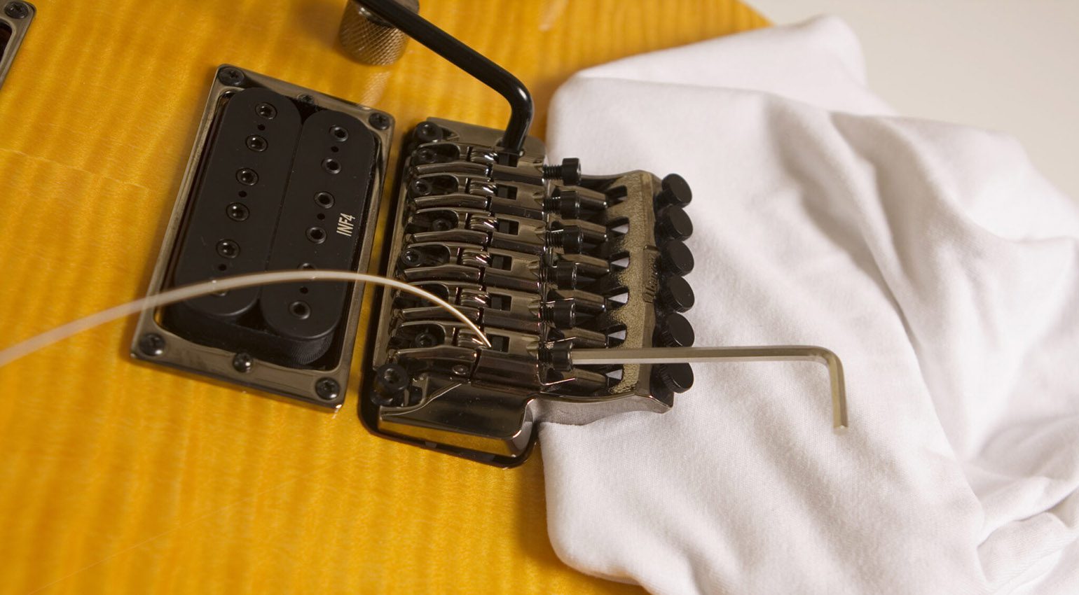 ...e stringere le viti a brugola.