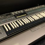 Un'altra chicca all’ Innovation Road, un DX7 II FD con colori dei tasti invertiti.