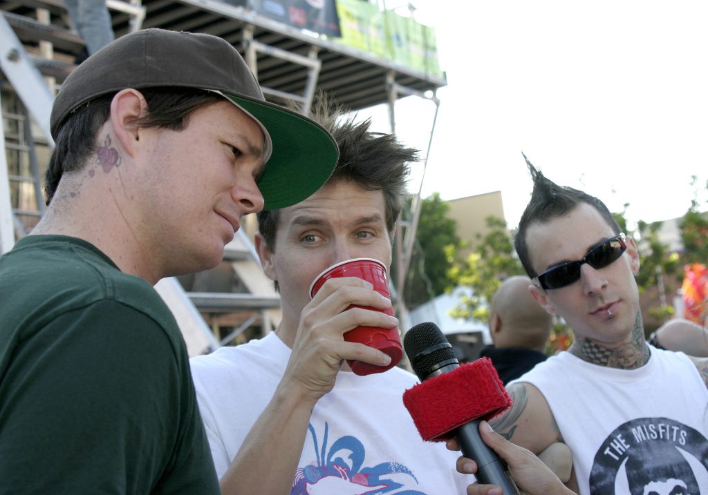 I Blink 182 all'evento di beneficenza Standup For Skateparks tenutosi al Pinz Bowling Alley di Studio City, California, il 3 ottobre 2004