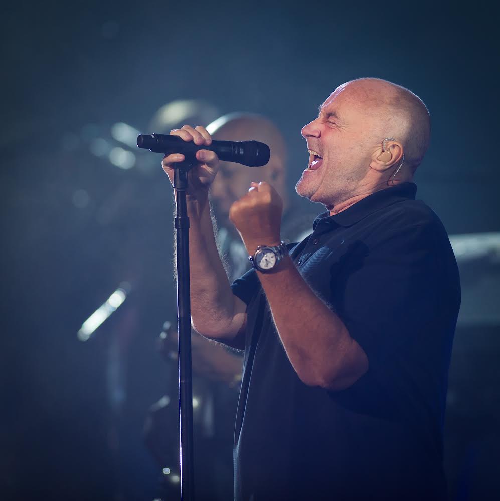 Phil Collins si esibisce alla cerimonia di apertura del torneo di tennis US Open Grand Slam nel 2016