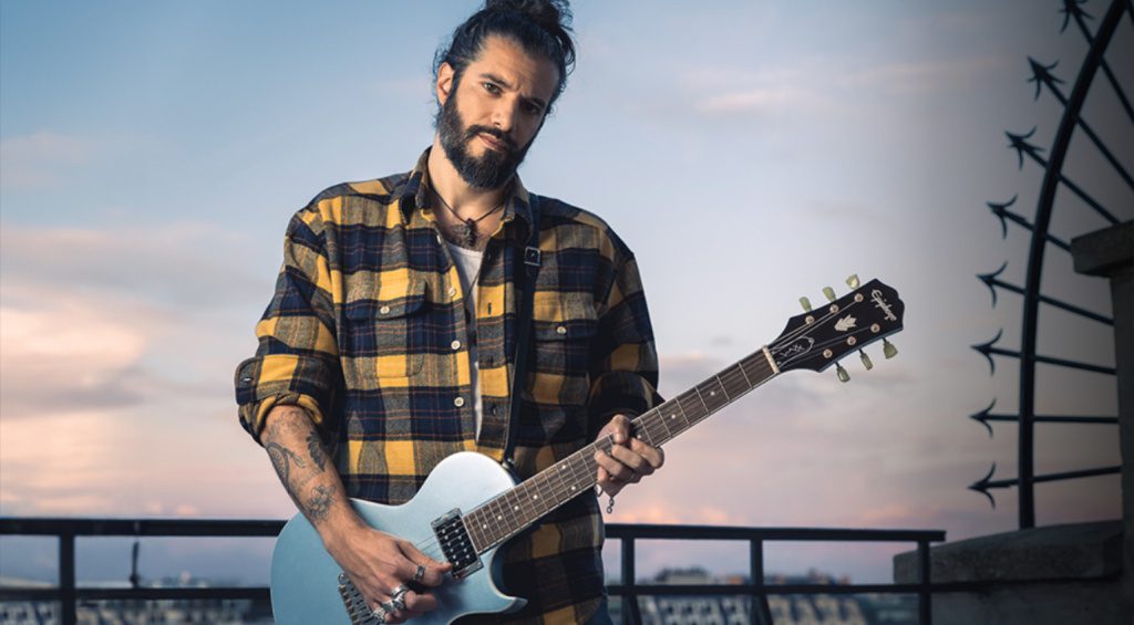 Waxx gestisce il più grande canale YouTube di chitarra in lingua francese, con quasi 400.000 iscritti