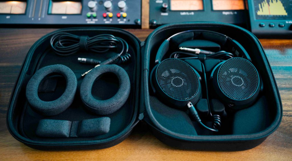 Il modello Plus include una custodia per il trasporto e altri accessori aggiuntivi