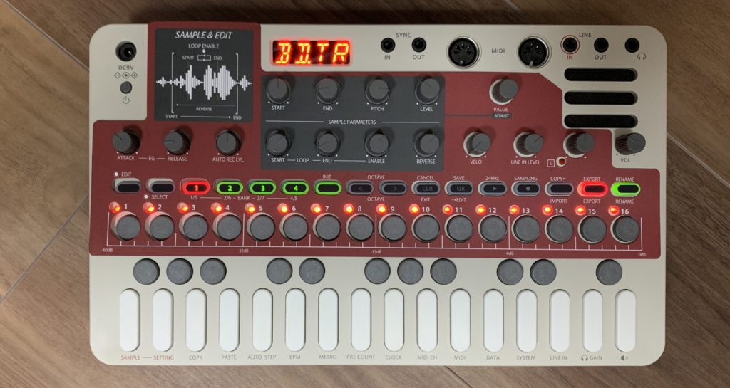 il Sonicware Liven Lofi-12 con l’overlay per la modalità editing