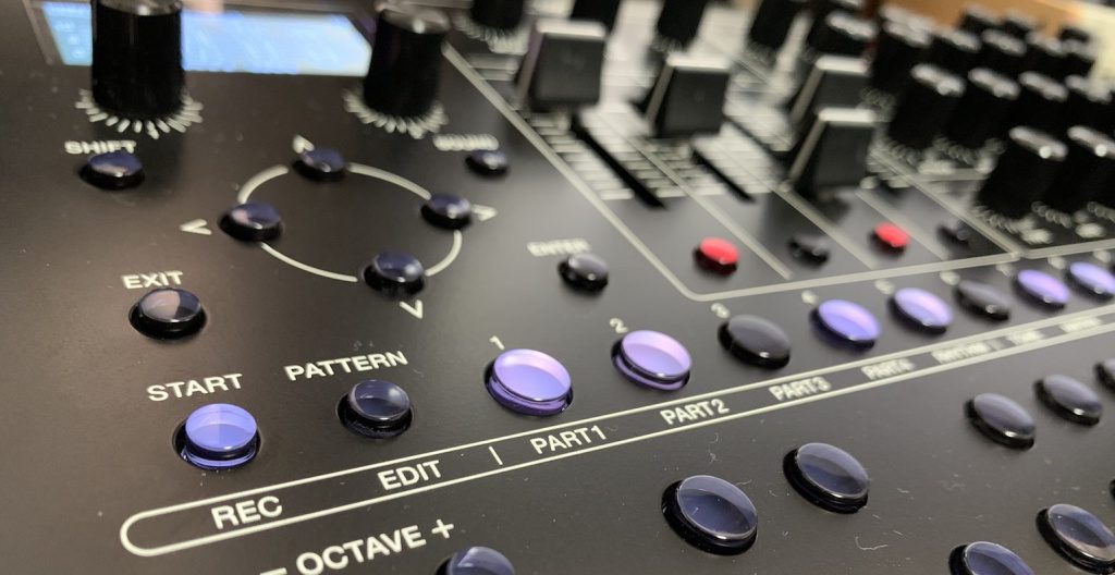 Pulsanti e manopole del Roland SH-4d