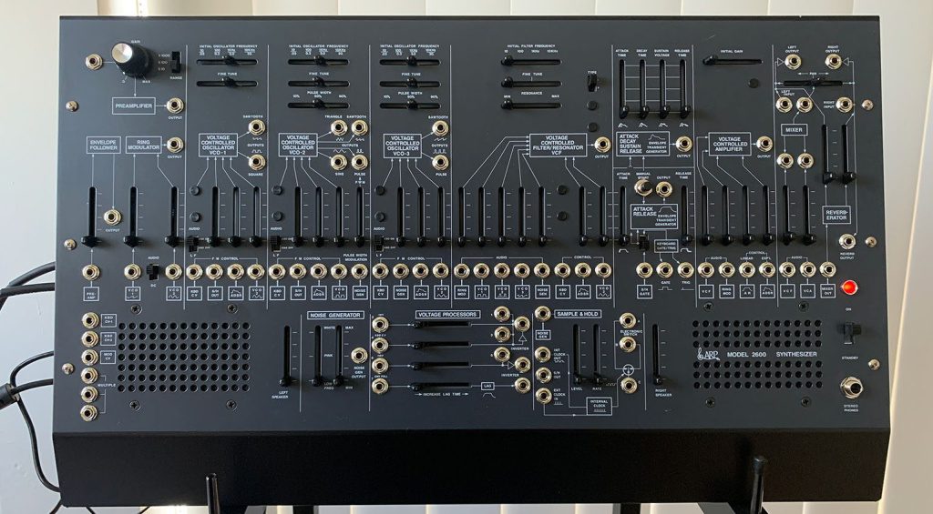 Korg ha ridotto le dimensioni dell'ARP 2600 a circa il 60% del suo formato originale
