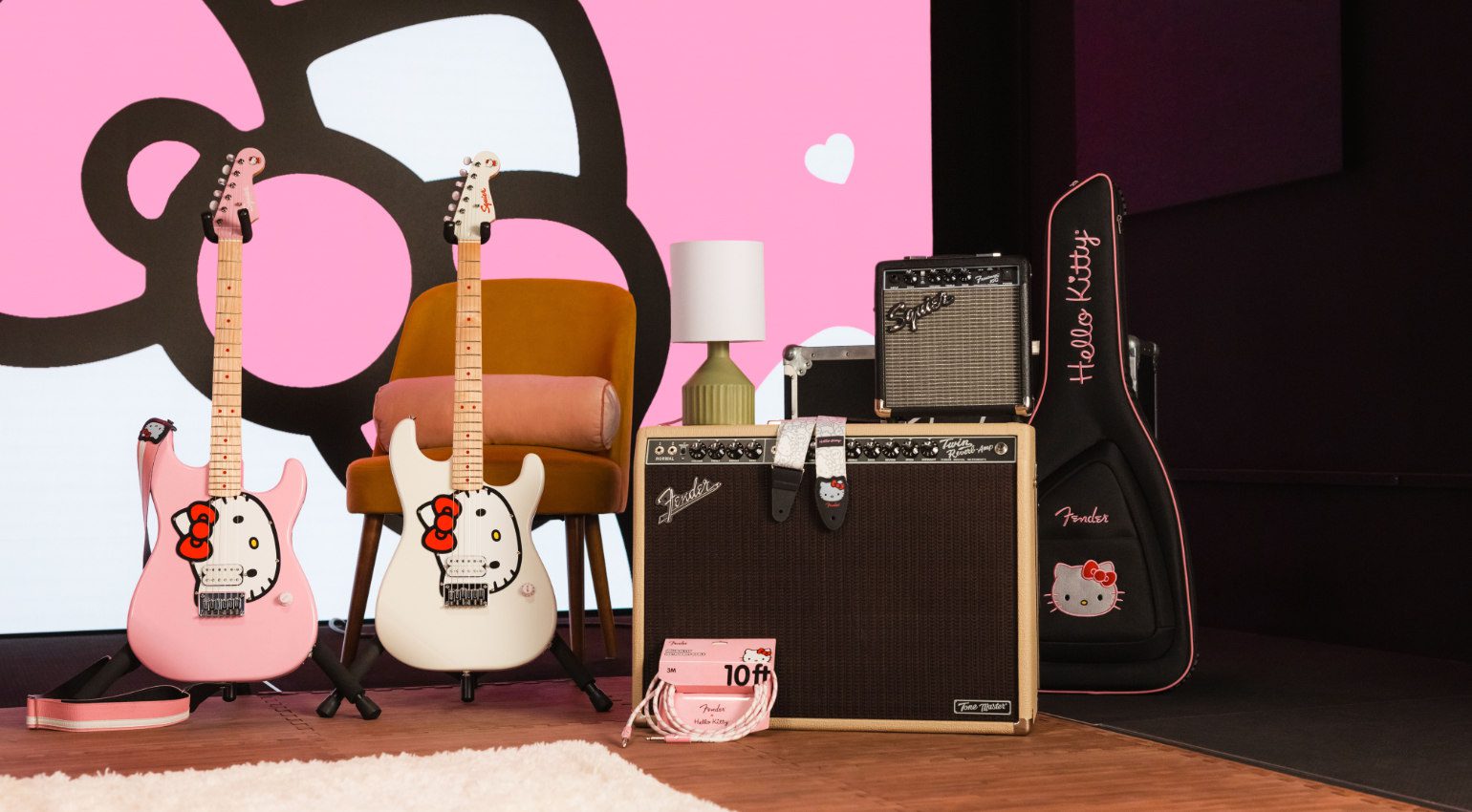 Fender Hello Kitty: Strat, Squier e Fuzz per un 50º in rosa!