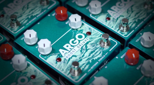 Mythos Pedals Argo Boost Deluxe: Octave-Fuzz e Booster di Mick Taylor 2in1!
