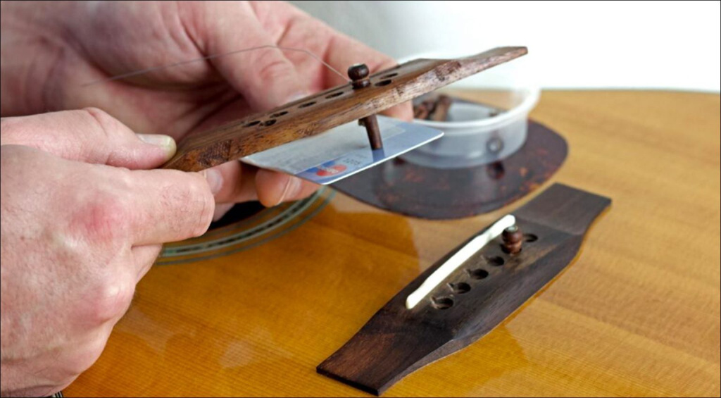 Rimuovere i pin dall'interno e non tirarli con una pinza!