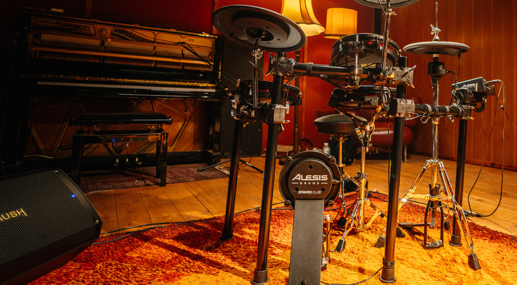 Alesis Strata Club