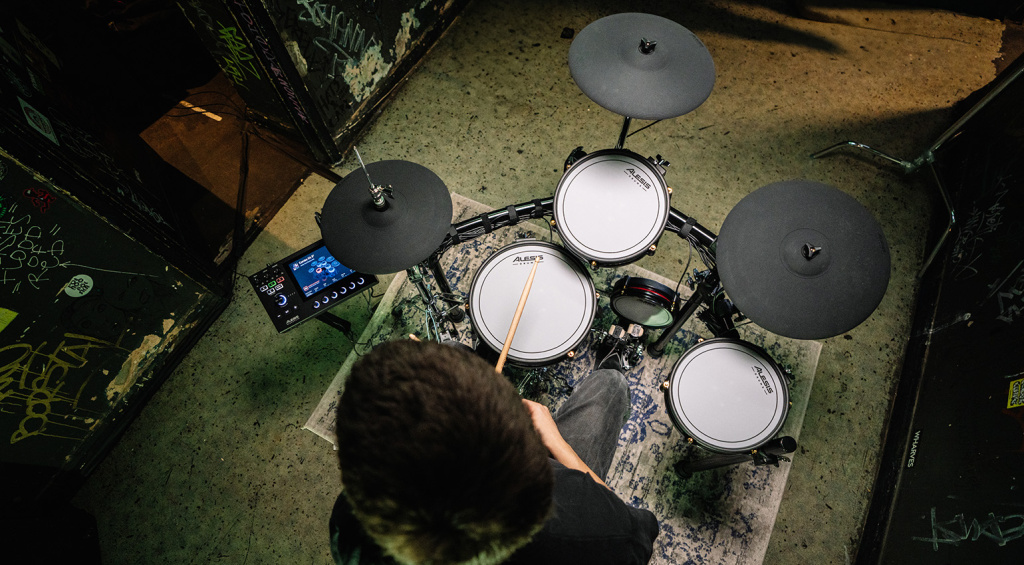 Alesis Strata Club