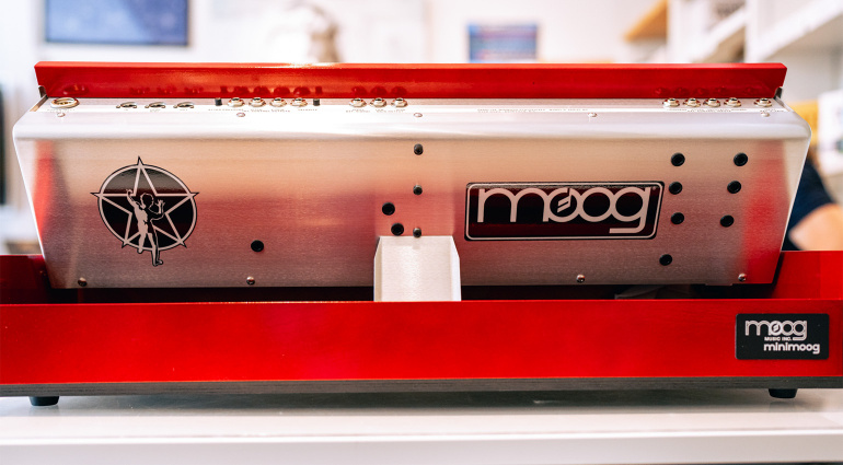 Vinci un Geddy Lee Minimoog con il concorso della Bob Moog Foundation