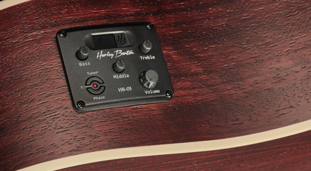 Preamplificatore integrato con EQ a tre bande ed accordatore