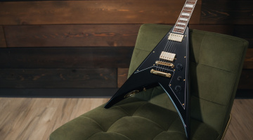 Jackson Scott Ian King V KVXT: Un look nero lucido per il 2025