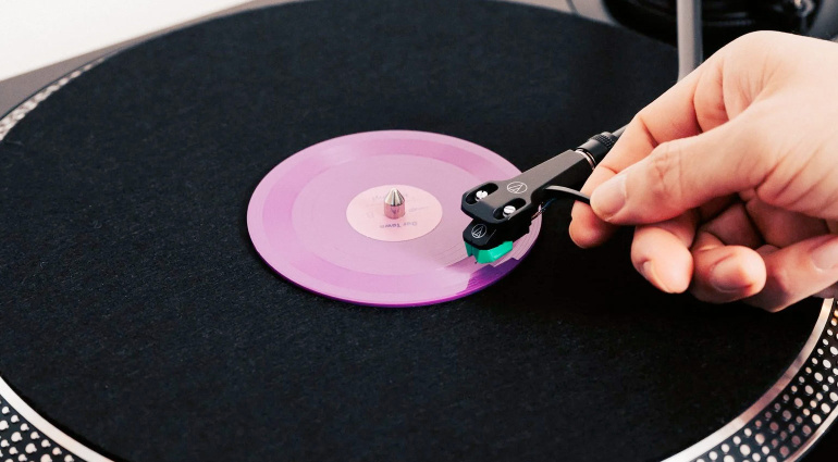 Tiny Vinyl: piccolo formato ma grande dichiarazione nella cultura musicale