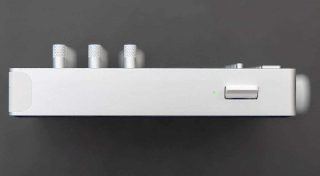 Pannello Laterale con il Pulsante On/Off