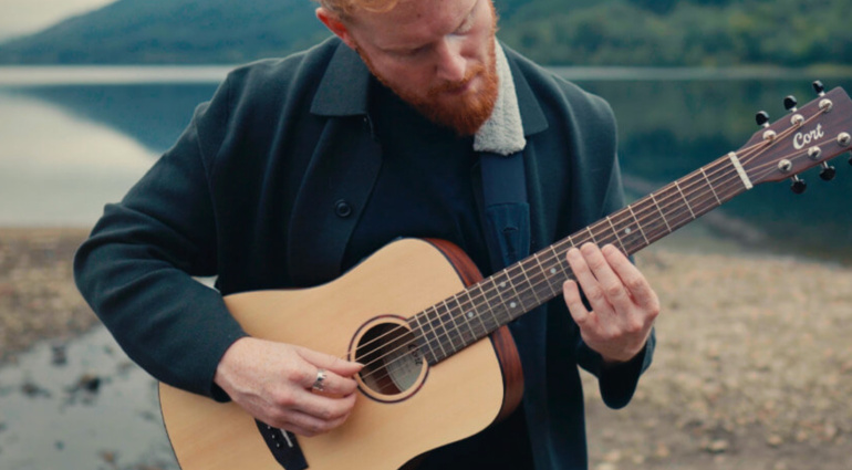 Cort Earth Go: chitarra acustica smart per busker e live looper