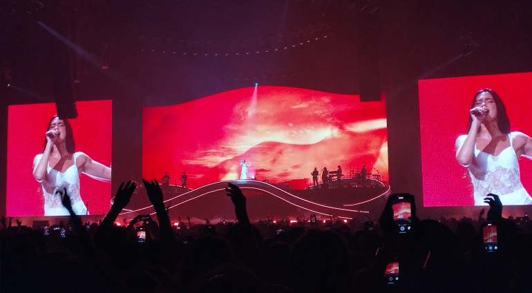 Dua Lipa omaggia gli Aerosmith a Boston con una cover