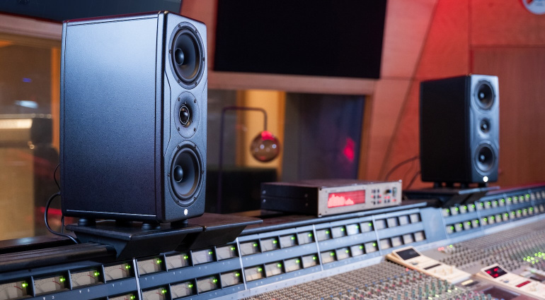 IK Multimedia iLoud Precision MKII Series: la nuova generazione di monitor da studio