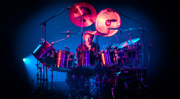 Perché Simon Phillips scelse lo stile open-handed