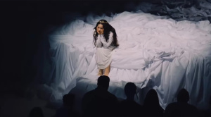 Rosalía interrompe il concerto al Forum