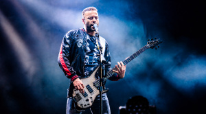 Il basso di Hysteria dei Muse: tecnica, TAB e suono del riff